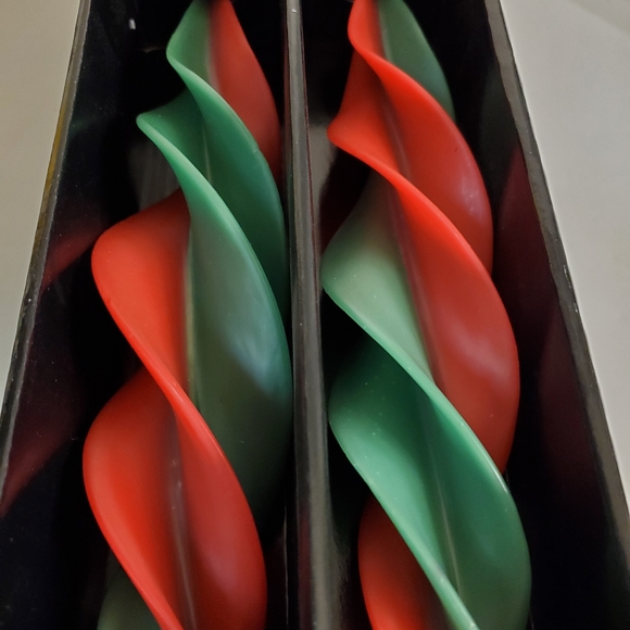 1 Pair Of Christmas 12 Inch Red And Green Wax Candles Feather Twist Taper Unused - Picture 8 of 8